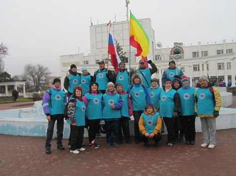 Фотофакт: в Крыму "моржи" открыли сезон зимнего плавания фото 1